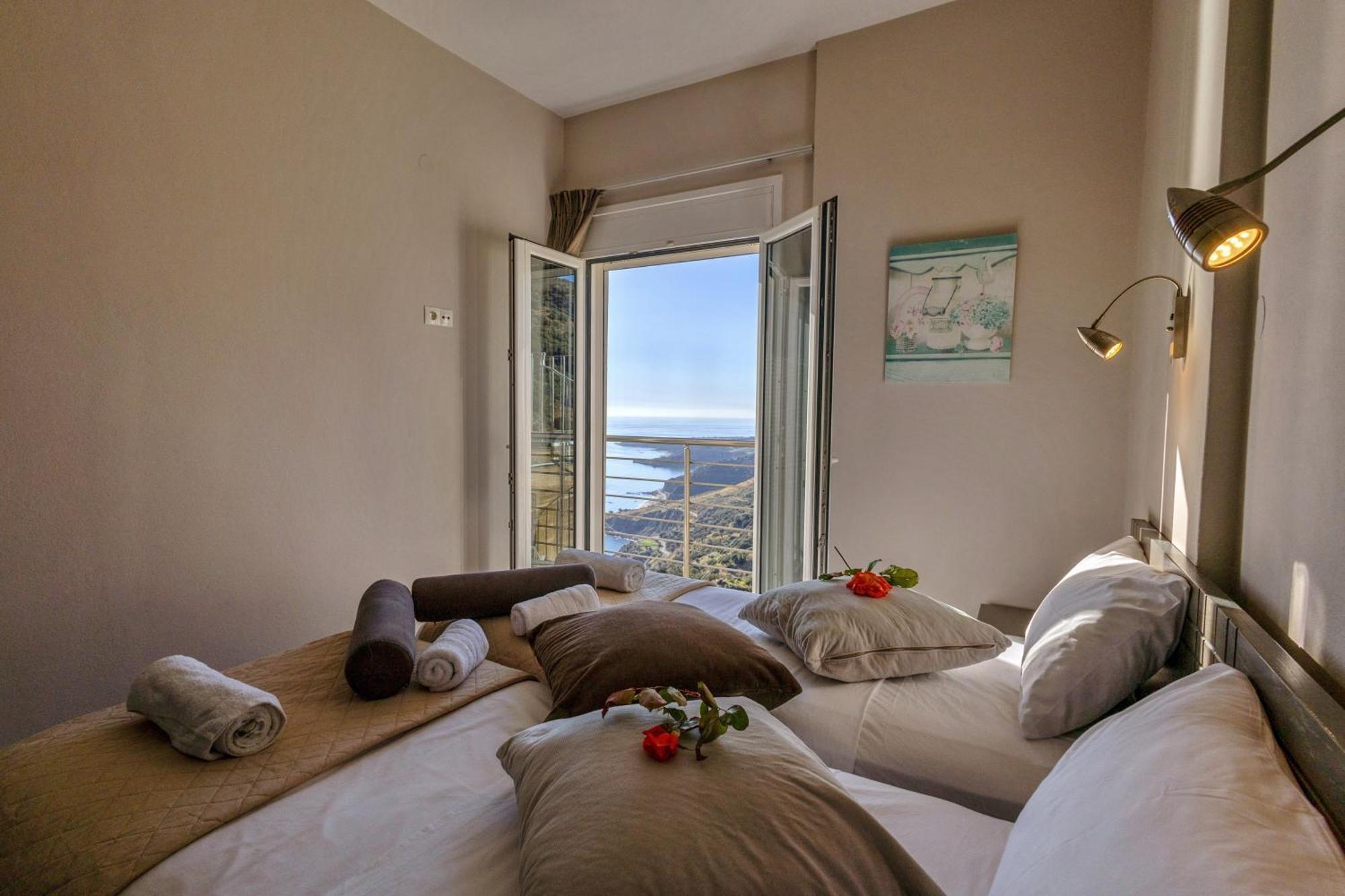 Akrotiri Panorama- Luxury Rental Apartments With Sea View Родакинон Екстериор снимка