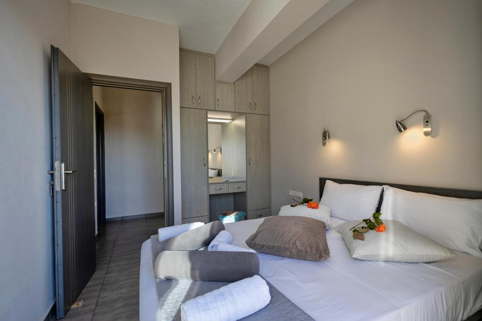 Akrotiri Panorama- Luxury Rental Apartments With Sea View Родакинон Екстериор снимка